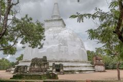 big old but newer looking stupa in Polonnaruwa